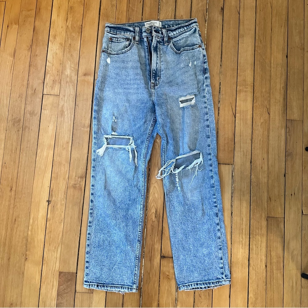 Abercrombie & Fitch Ankle Straight Ultra High Rise Jeans
Destroyed Light